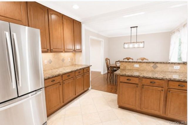 6 George Court, Miller Place, NY 11764
