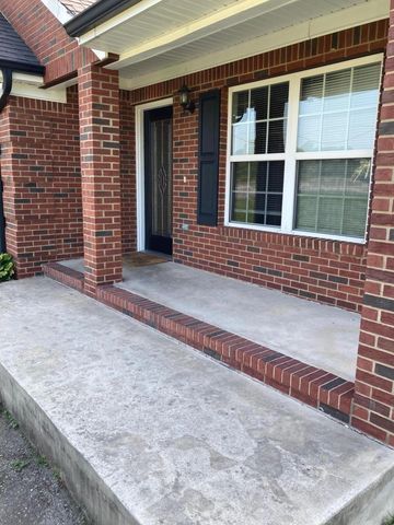 8392 Hixson Pike, Hixson, TN 37343