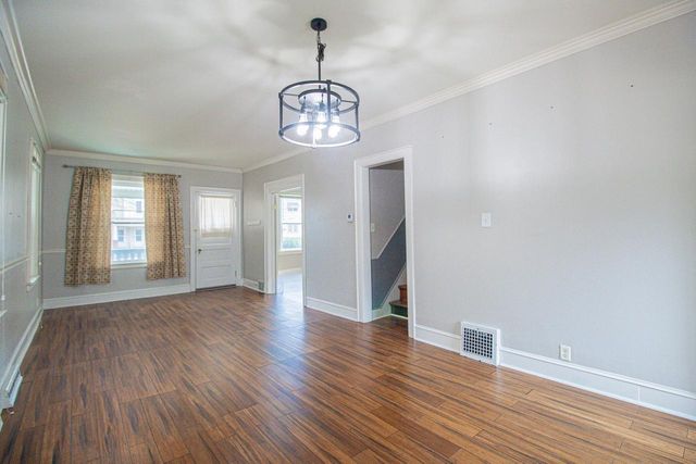 2715 N Oakland AVENUE, Milwaukee, WI 53211