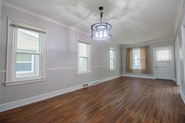 2715 N Oakland AVENUE, Milwaukee, WI 53211