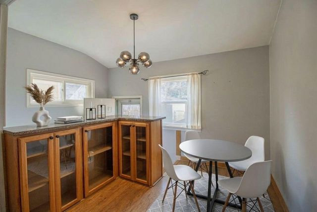 2715 N Oakland AVENUE, Milwaukee, WI 53211