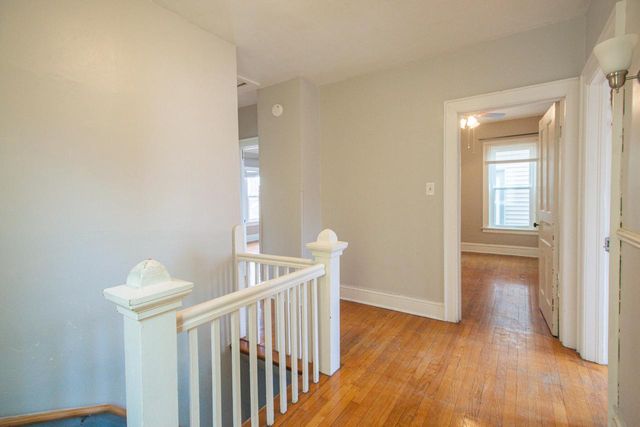 2715 N Oakland AVENUE, Milwaukee, WI 53211