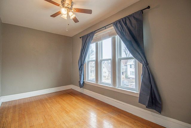 2715 N Oakland AVENUE, Milwaukee, WI 53211