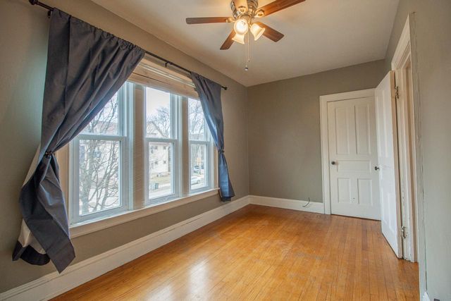 2715 N Oakland AVENUE, Milwaukee, WI 53211