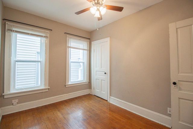 2715 N Oakland AVENUE, Milwaukee, WI 53211