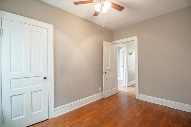 2715 N Oakland AVENUE, Milwaukee, WI 53211