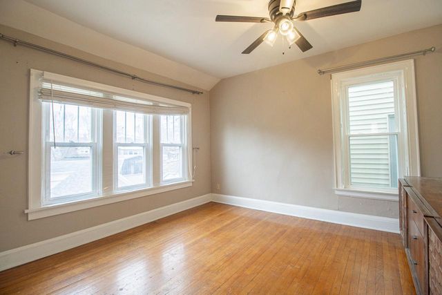 2715 N Oakland AVENUE, Milwaukee, WI 53211