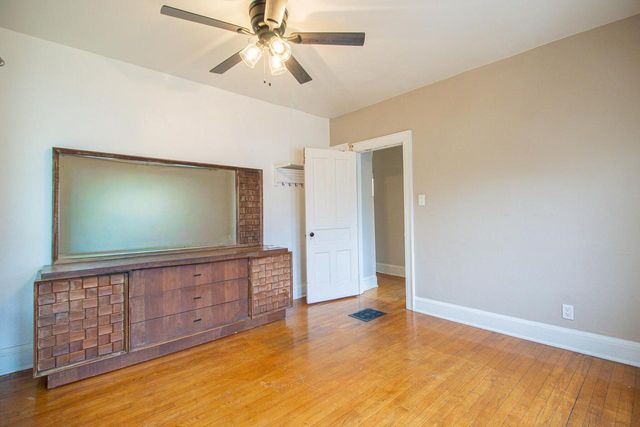 2715 N Oakland AVENUE, Milwaukee, WI 53211