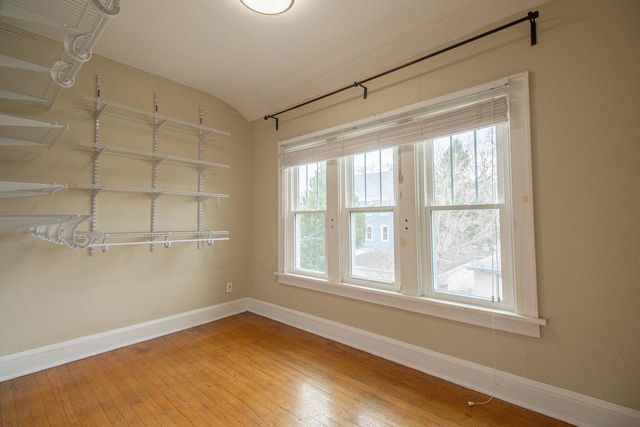 2715 N Oakland AVENUE, Milwaukee, WI 53211