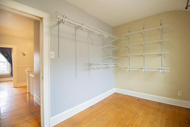 2715 N Oakland AVENUE, Milwaukee, WI 53211