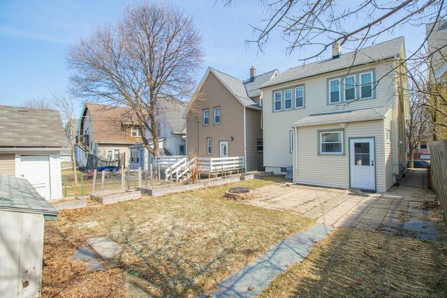 2715 N Oakland AVENUE, Milwaukee, WI 53211