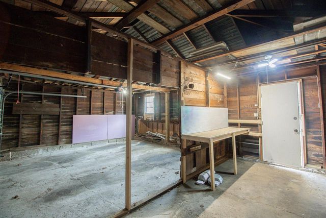 2715 N Oakland AVENUE, Milwaukee, WI 53211