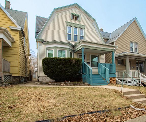 2715 N Oakland AVENUE, Milwaukee, WI 53211