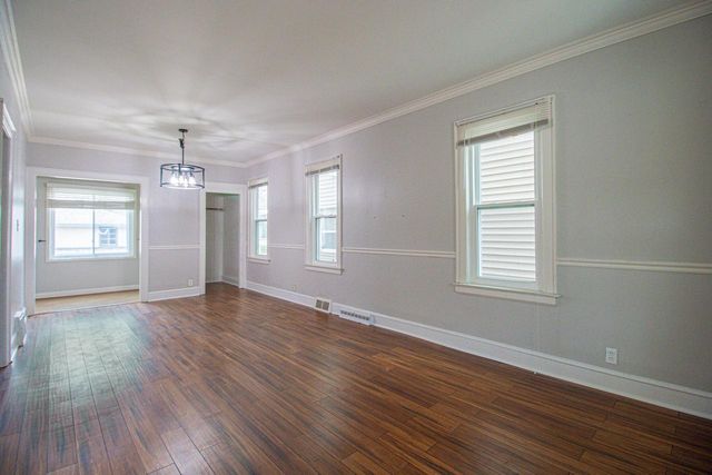 2715 N Oakland AVENUE, Milwaukee, WI 53211