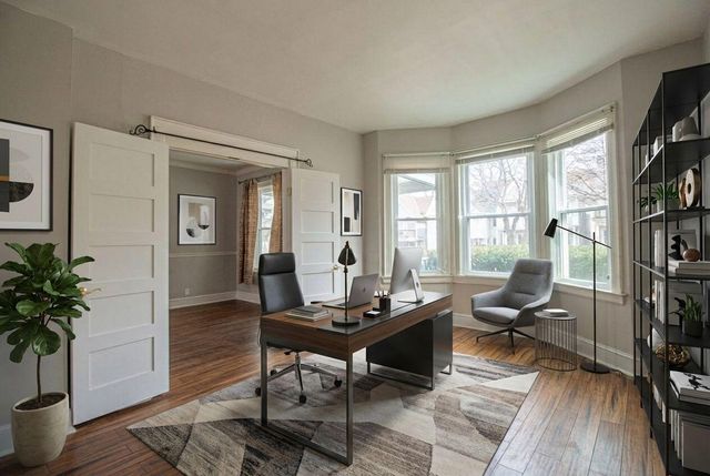 2715 N Oakland AVENUE, Milwaukee, WI 53211