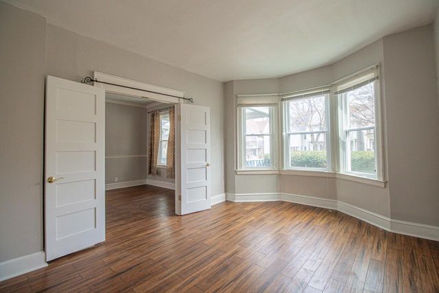 2715 N Oakland AVENUE, Milwaukee, WI 53211