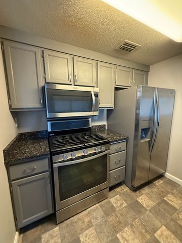 25 Little Oak Lane 25, Rocky Hill, CT 06067