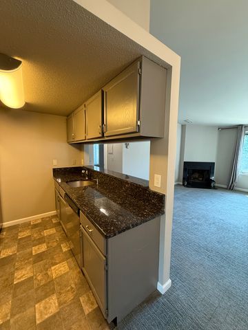 25 Little Oak Lane 25, Rocky Hill, CT 06067