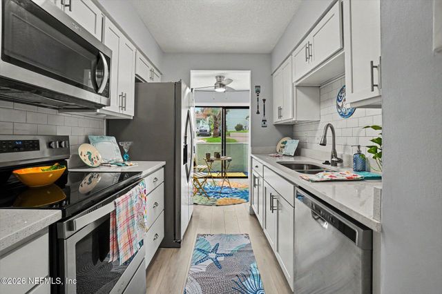142 GOVERNOR Street 110, Green Cove Springs, FL 32043
