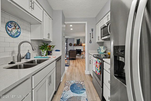 142 GOVERNOR Street 110, Green Cove Springs, FL 32043