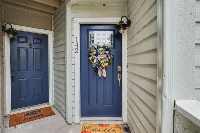 142 GOVERNOR Street 110, Green Cove Springs, FL 32043