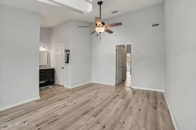 142 GOVERNOR Street 110, Green Cove Springs, FL 32043