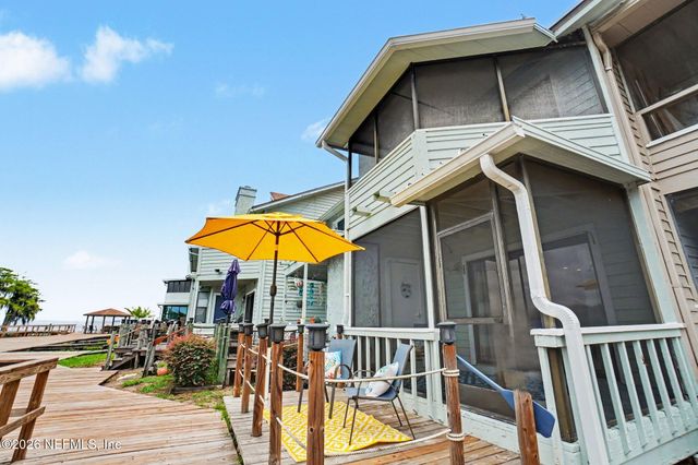 142 GOVERNOR Street 110, Green Cove Springs, FL 32043