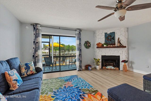 142 GOVERNOR Street 110, Green Cove Springs, FL 32043
