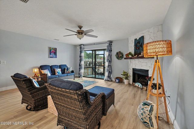 142 GOVERNOR Street 110, Green Cove Springs, FL 32043