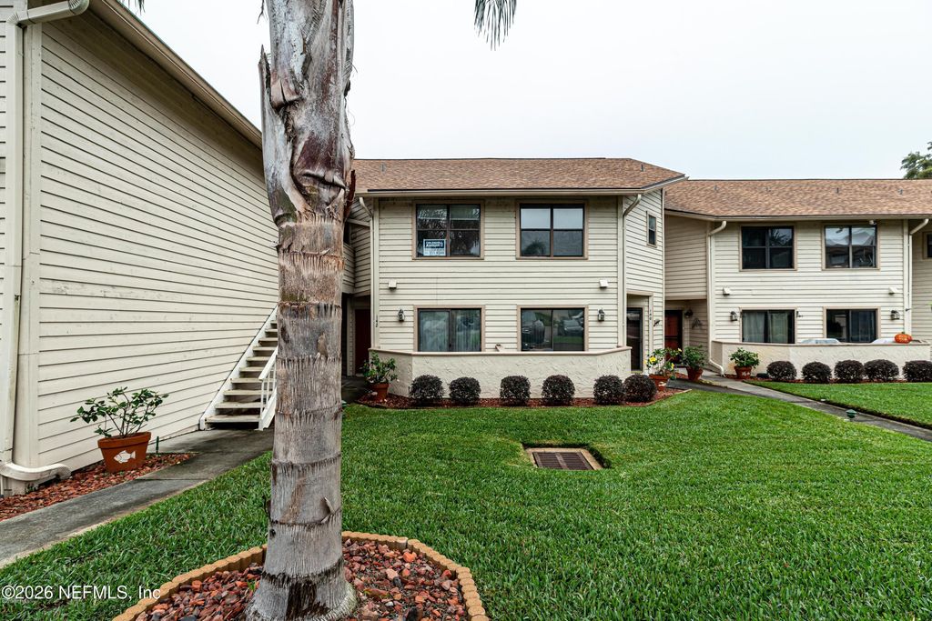 142 GOVERNOR Street 110, Green Cove Springs, FL 32043