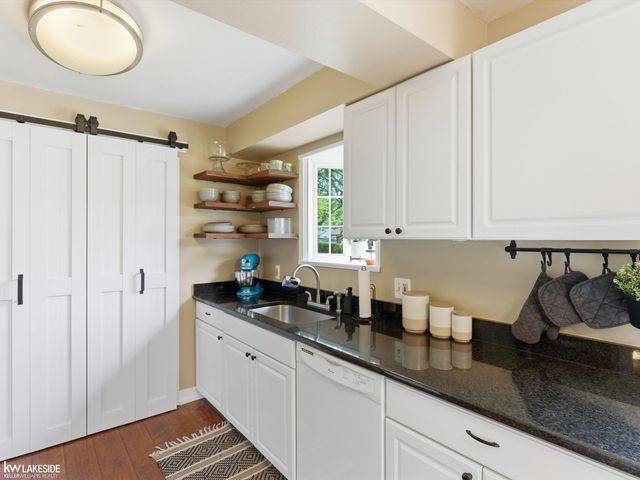 45709 Wakefield Street, Utica, MI 48317