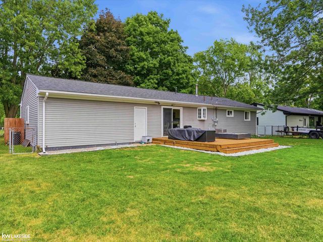 45709 Wakefield Street, Utica, MI 48317