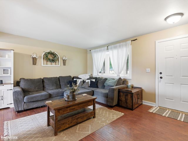 45709 Wakefield Street, Utica, MI 48317