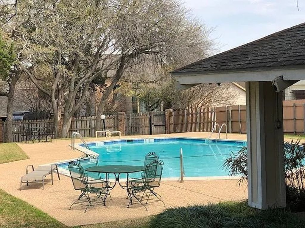 4100 Village Oak Drive, Waco, TX 76710