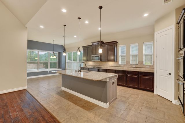 24 Camden Oaks Lane, Montgomery, TX 77356
