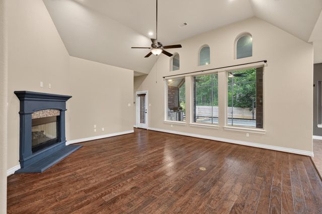 24 Camden Oaks Lane, Montgomery, TX 77356