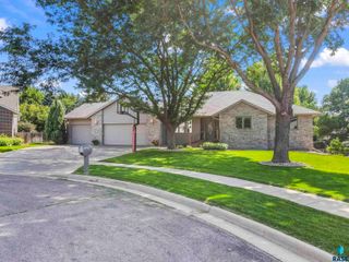 1804 S Strabane Cir, Sioux Falls, SD 57106