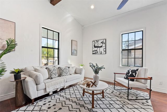 1011 Porter ST, Taylor, TX 76574