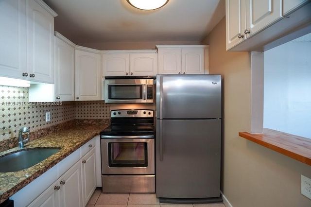 2200 Springdale Boulevard 214, Palm Springs, FL 33461