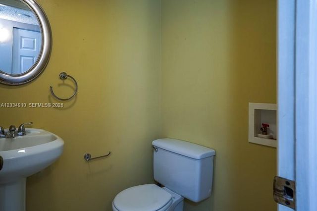 2200 Springdale Boulevard 214, Palm Springs, FL 33461