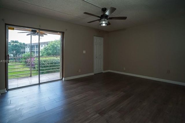 2200 Springdale Boulevard 214, Palm Springs, FL 33461