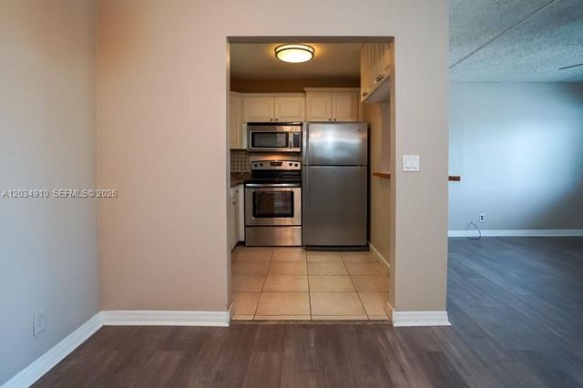 2200 Springdale Boulevard 214, Palm Springs, FL 33461