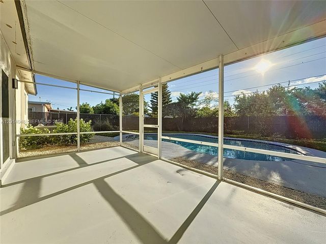 4021 NW 3rd Ter, Deerfield Beach, FL 33064
