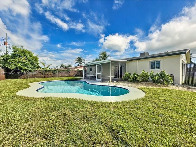4021 NW 3rd Ter, Deerfield Beach, FL 33064