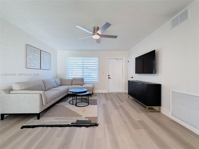 4021 NW 3rd Ter, Deerfield Beach, FL 33064