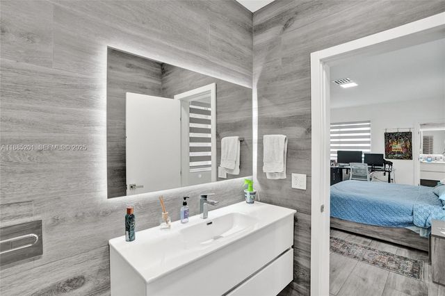 3784 Sheridan Avenue, Miami Beach, FL 33140