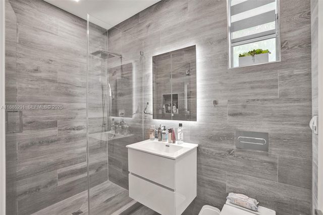 3784 Sheridan Avenue, Miami Beach, FL 33140