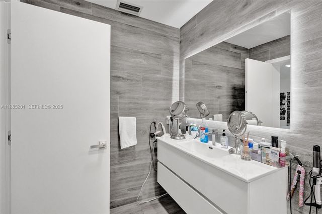 3784 Sheridan Avenue, Miami Beach, FL 33140