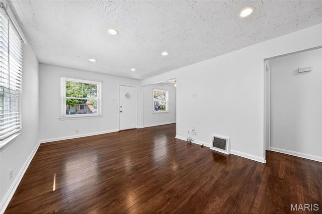 1338 Fairmount Court, St Louis, MO 63139