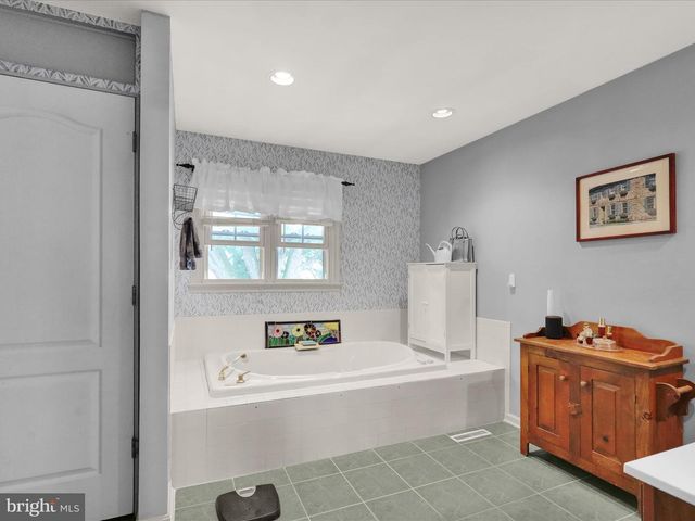 561 MILLCROSS RD, Lancaster, PA 17601